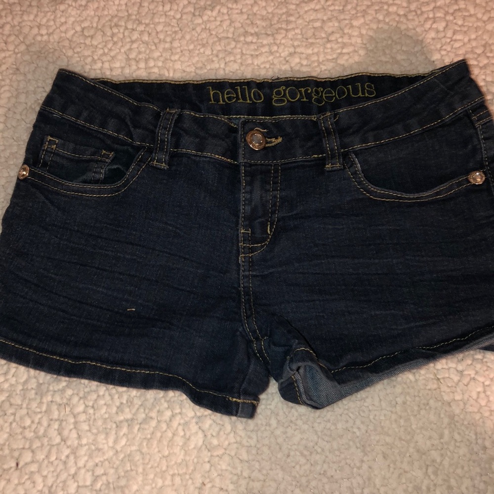 Cute denim shorts!